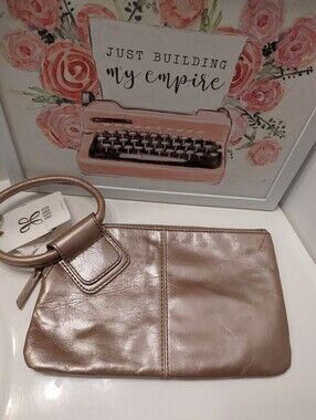 💋NWT Hobo International Sable Zip Top Metallic Rose Gold Wristlet/Clutch Bag